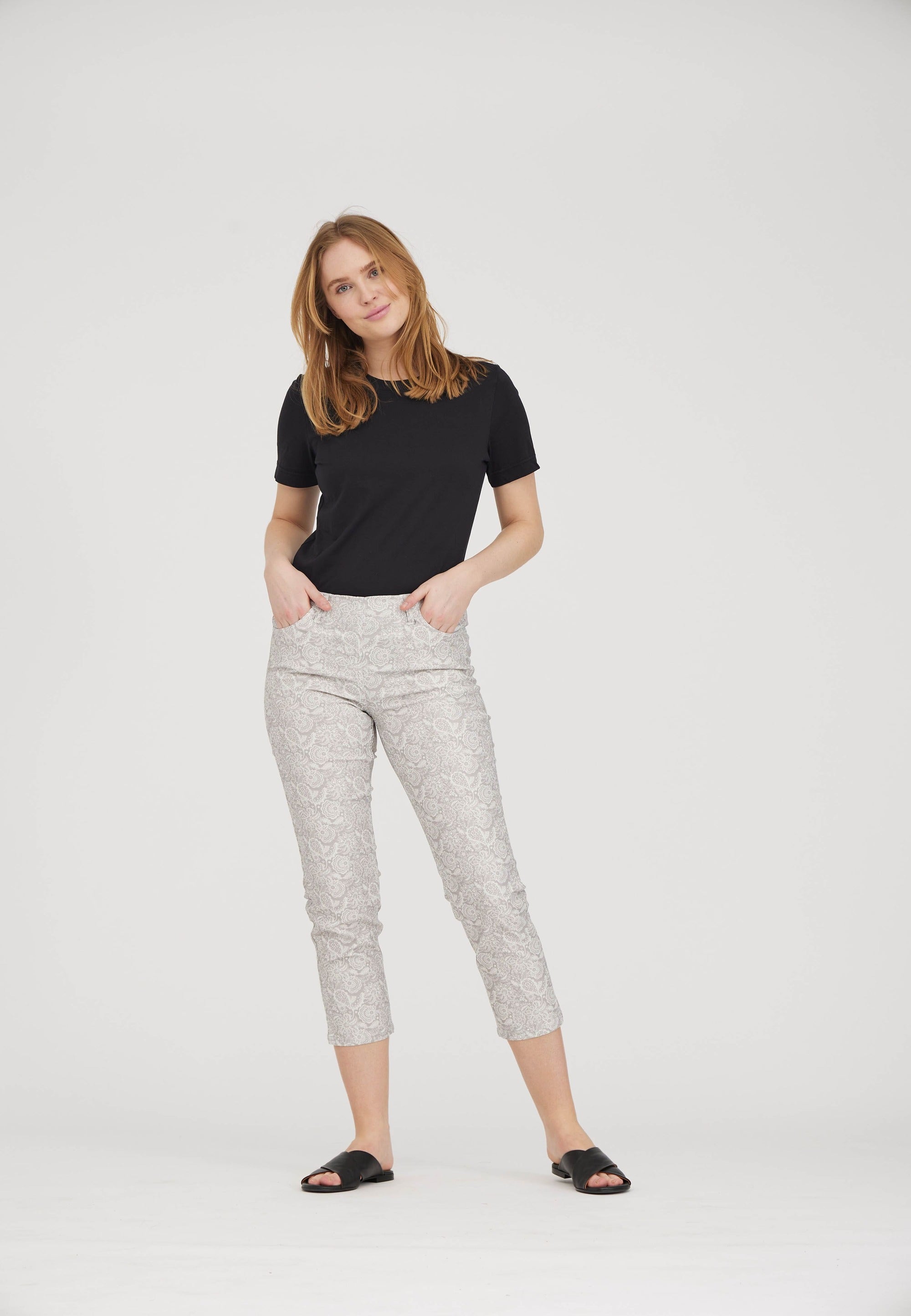 LAURIE Kelly - Crop Trousers REGULAR 25015 Grey Sand Print